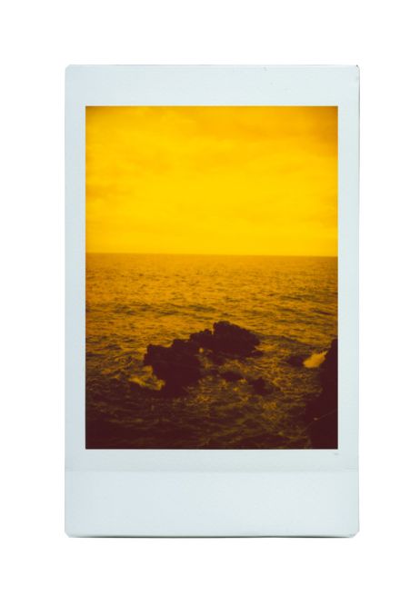 Instax mini 99 : les couleurs instantanées d’Aliocha Boi et Christopher Barraja 