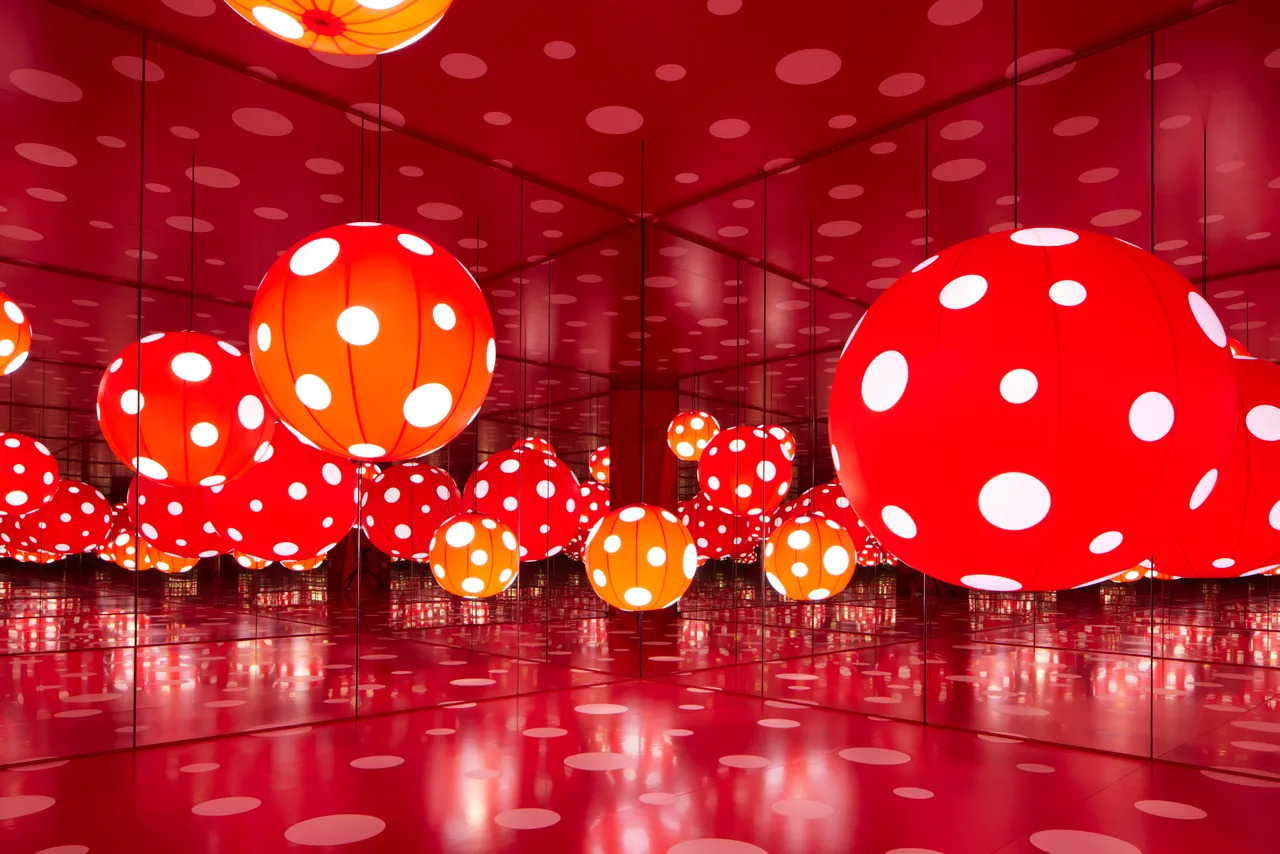 Hallucinogènes : les jardins pop et immersifs de Yayoi Kusama