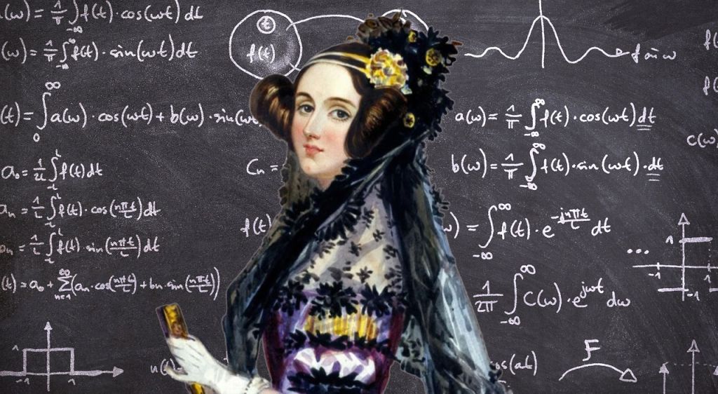 Portrait d'une femme dans une tenue typique du 19ème siècle devant un tableau de formules mathématiques.